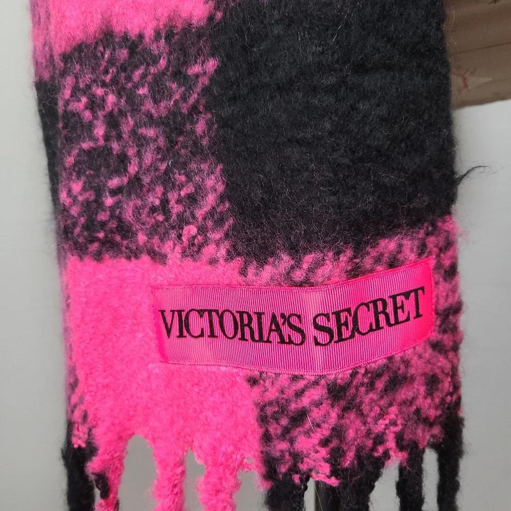 Victoria's Secret Hot Pink Black Buffalo Plaid Soft Knit Fringe Scarf Embroidery